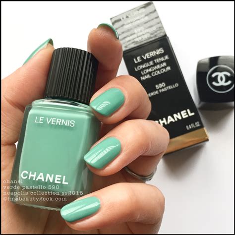 chanel verde pastello